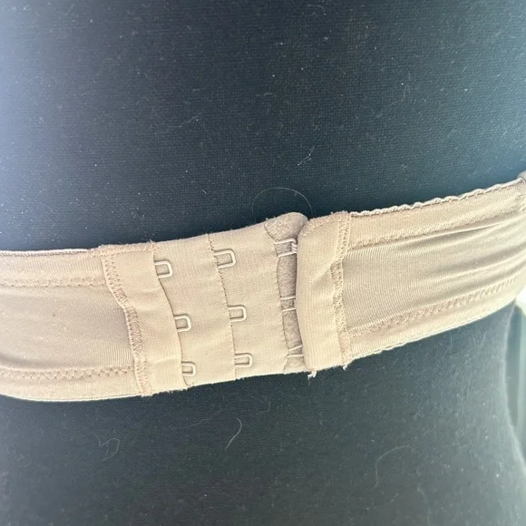 La Senza Strapless Push-up Nude Bra in 34B - Picture 3 of 4